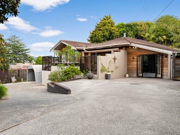 89A View Road, Henderson, Auckland