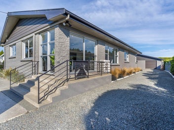 24 Great North Road, Winton, Winton