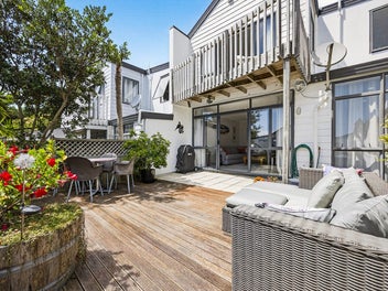14/61A Birkdale Road, Birkdale, Auckland