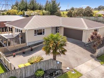 16 Heta Road, Highlands Park, New Plymouth