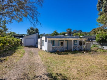 8 Manuka Road, Oneroa, Waiheke Island