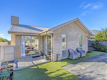 1/44 Sawyers Arms Road, Northcote, Christchurch