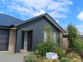 7 Stackwood Avenue, Woodend, Woodend