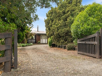 37 Lloyd Road, Riverhead, Albany