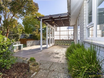 2/223 Queenspark Drive, Parklands, Christchurch