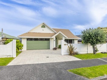 318 Manly Street, Paraparaumu Beach, Paraparaumu