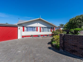 8 Douglas McLean Avenue, Marewa, Napier