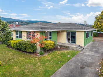 127 California Drive, Totara Park, Upper Hutt