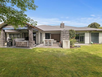 11 Links Drive, Waiwhakaiho, New Plymouth