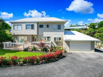 2/39 Rifleman Rise, Unsworth Heights, Auckland