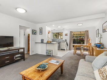 2/4 Ellesmere Avenue, Miramar, Wellington