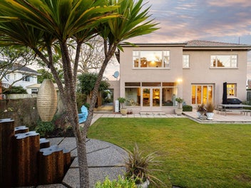 8 Neidpath Road, Mornington, Dunedin