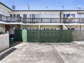 15/11 Tawera Road, Greenlane, Auckland