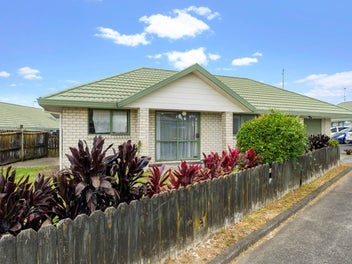 1/13 Solveig Place, Randwick Park, Auckland