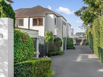 2/13 Waiatarua Road, Remuera, Auckland