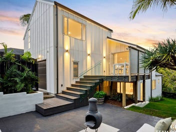 2/4 Richards Avenue, Forrest Hill, Auckland