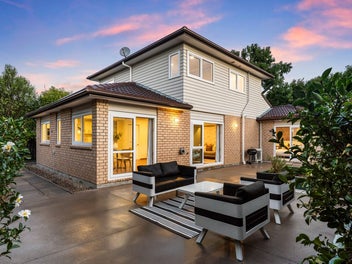 2/54 Fairclough Road, Beach Haven, Auckland