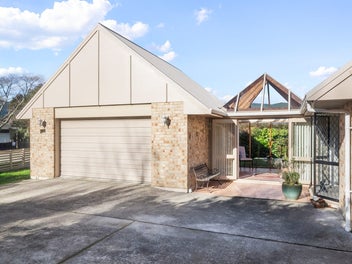 17 Charnwood Grove, Waikanae