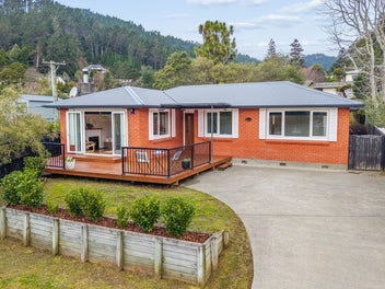 12 Forest Road, Pinehaven, Upper Hutt
