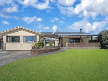 8 Papatahi Place, Henderson, Auckland