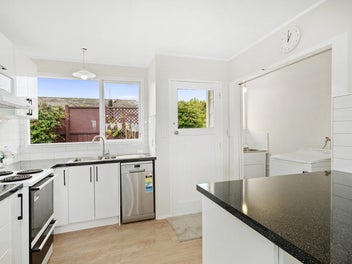 37A Colchester Crescent, Newlands, Wellington