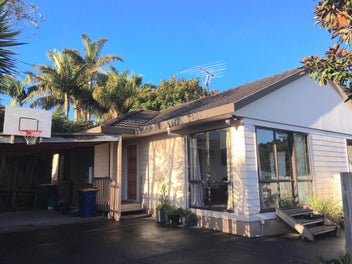 2/8 Mira Place, Windsor Park, Auckland