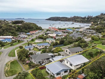 33 Main Road, Halfmoon Bay / Oban, Stewart Island