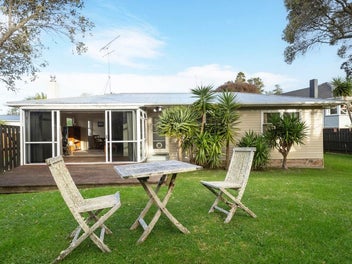 1/49 Hilling Street, Titirangi, Auckland