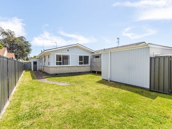 2/6 RUSSELL ROAD, MAREWA, NAPIER