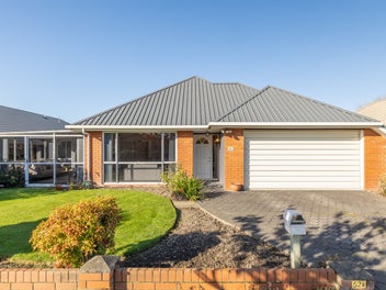 2/52A Berkshire Drive, Avonhead, Christchurch