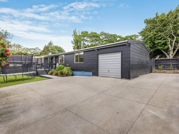 2/90 Wattle Farm Road, Wattle Downs, Auckland