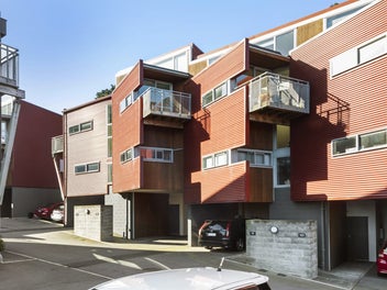 9/2 Onslow Road, Khandallah, Wellington