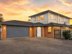 2/12 Solana Court, Botany Downs, Auckland