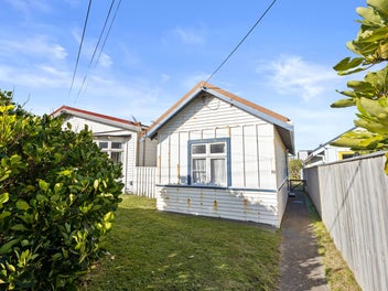 75 Apu Crescent, Lyall Bay, Wellington