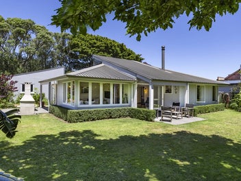 64 Wallis Street, Raglan