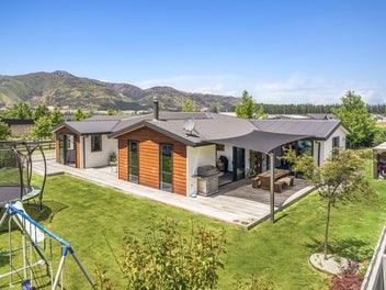 9 Isthmus PL, Lake Hawea
