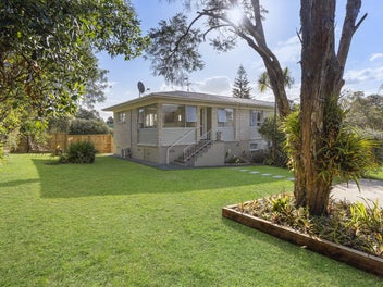 2/70 Cliff View Drive, Green Bay, Auckland