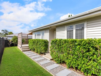 2/99 Hobsonville Road, West Harbour, Auckland