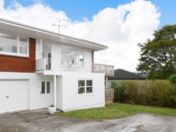3/47 East Coast Road, Milford, Auckland