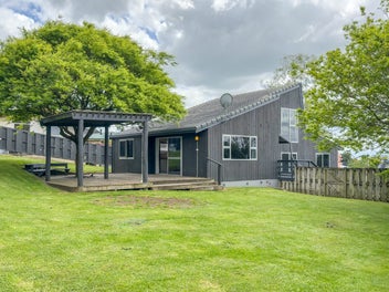 16 Hillcrest Street, Tirau