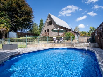 6 Marlowe Drive, Leamington, Cambridge
