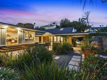 34 Hicks Crescent, Waikanae Beach, Waikanae