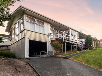 27 Rangitiki Crescent, Lynfield, Auckland