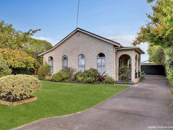 87 Queen Street West, Levin