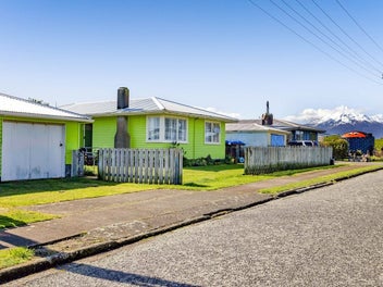 39 Pungarehu Road, Opunake