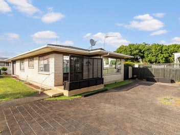 2/24 West Street, Pukekohe