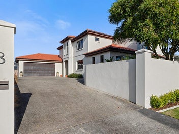 8 Tupare Place, Highlands Park, New Plymouth