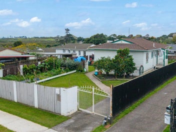 4 Bundena Place, Clendon Park, Auckland