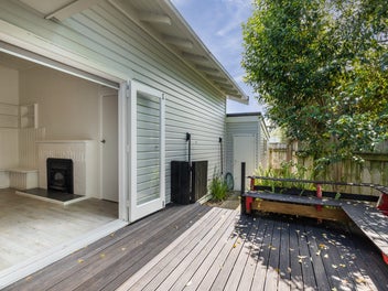 16 Hammond Road, Taradale, Napier