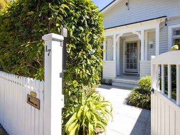17 Pembroke Road, Northland, Wellington